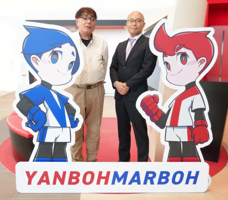 ヤンマー建機 CS部 部品グループ　河野様、Digital-Free株式会社 執行役員　加藤